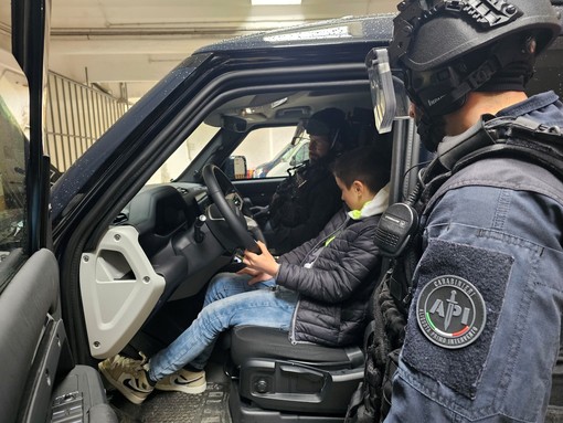 Sogna di entrare nelle forze speciali: bimbo di 10 anni scrive ai carabinieri e viene invitato in caserma