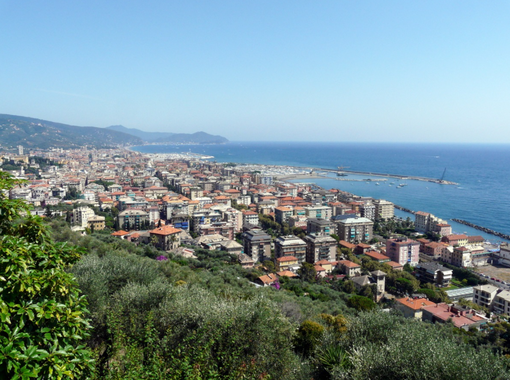 Chiavari: uscita ordinanza sindacale all'accensione di fuochi per abbruciamento del materiale ligneo Chiavari: uscita ordinanza sindacale all'accensione di fuochi per abbruciamento del materiale ligneo