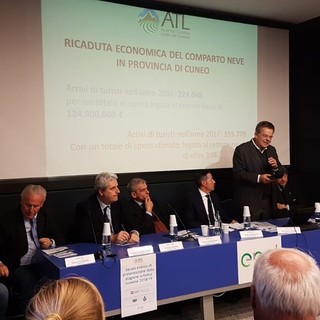 "Altri 6 milioni di euro per le stazioni sciistiche del Cuneese". L'annuncio di Chiamparino alla presentazione della stagione 2018/19 (VIDEO)