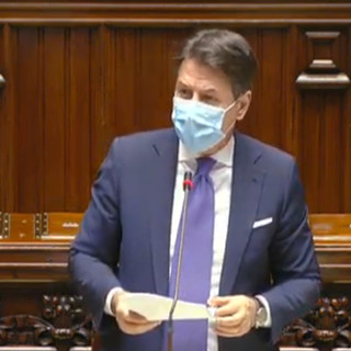 Covid, Conte alla Camera: "No a lockdown generalizzato, ma nel weekend chiusi i centri commerciali, Dad totale alle Superiori e limitazioni degli spostamenti la sera"