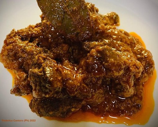 Peste suina, il ristorante del centro cambia il piatto del giorno: "Non più cinghiale in umido"