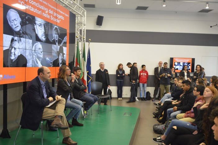 Torna Cantautori nelle scuole: lezioni e laboratori sui mestieri dello spettacolo Torna Cantautori nelle scuole: lezioni e laboratori sui mestieri dello spettacolo