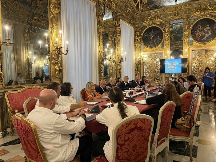Uvetta, pinoli e arancia candita, torna il Campionato di Pandolce Genovese Tipo Basso Uvetta, pinoli e arancia candita, torna il Campionato di Pandolce Genovese Tipo Basso