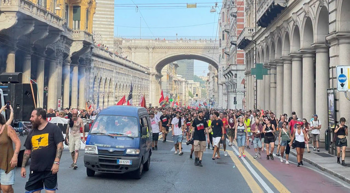 Sabato di manifestazioni, salta il ritrovo in De Ferrari: il Movimento 17 ottobre cambia i piani, alta l'attenzione per l'ordine pubblico Sabato di manifestazioni, salta il ritrovo in De Ferrari: il Movimento 17 ottobre cambia i piani, alta l'attenzione per l'ordine pubblico