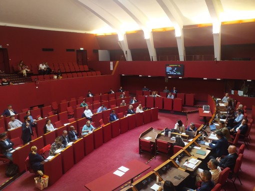 Amiu, è scontro tra maggioranza e opposizione, il Pd abbandona l'aula in commissione Amiu, è scontro tra maggioranza e opposizione, il Pd abbandona l'aula in commissione