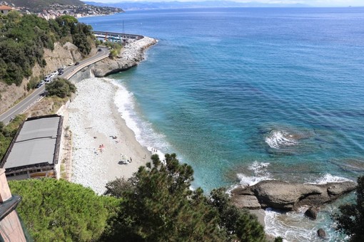 Voleva privatizzare una spiaggia libera a Celle Ligure: ecco come Spinelli ha spinto Toti a &quot;trovare una soluzione&quot;