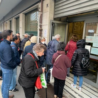 Asl di via Archimede, code interminabili e spazi inadeguati, volantinaggio della minoranza municipale