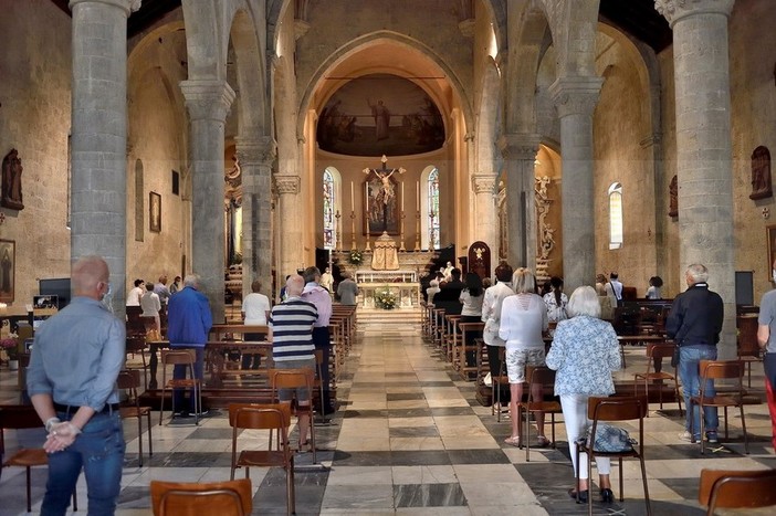 Regione, nelle chiese fine al limite prestabilito di accessi