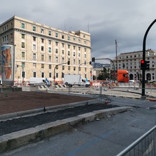 Corteo di camion paralizza il centro di Genova (VIDEO)