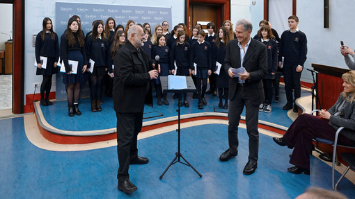 Il Coro di Voci Bianche del Teatro Carlo Felice porta la magia del Natale all’Istituto Gaslini