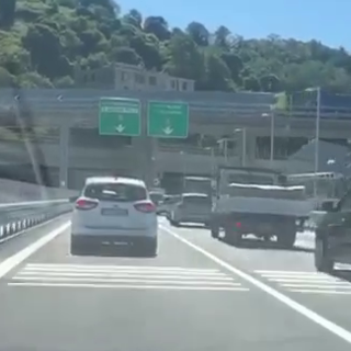 Prime code sul nuovo ponte Genova San Giorgio: tanti gli automobilisti che rallentano per foto e video