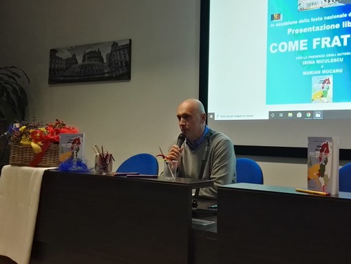 Con la splendida cornice di Piazza de Ferrari a Genova è stato presentato il libro "Come Fratelli"