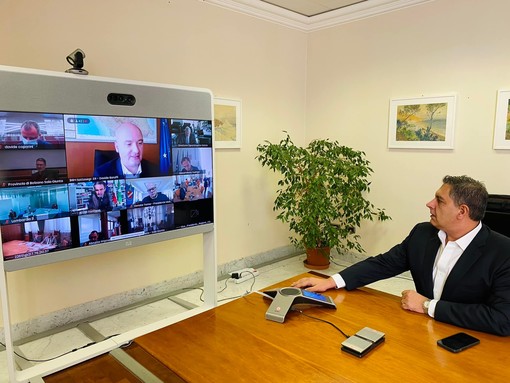 Conferenza delle regioni, Toti ribadisce: "Zone gialle, arancioni e rosse solo per non vaccinati"