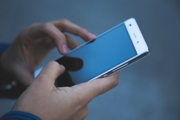 Vacanze nel mirino dei truffatori: boom di falsi Sms da portali per le prenotazioni e banche Vacanze nel mirino dei truffatori: boom di falsi Sms da portali per le prenotazioni e banche