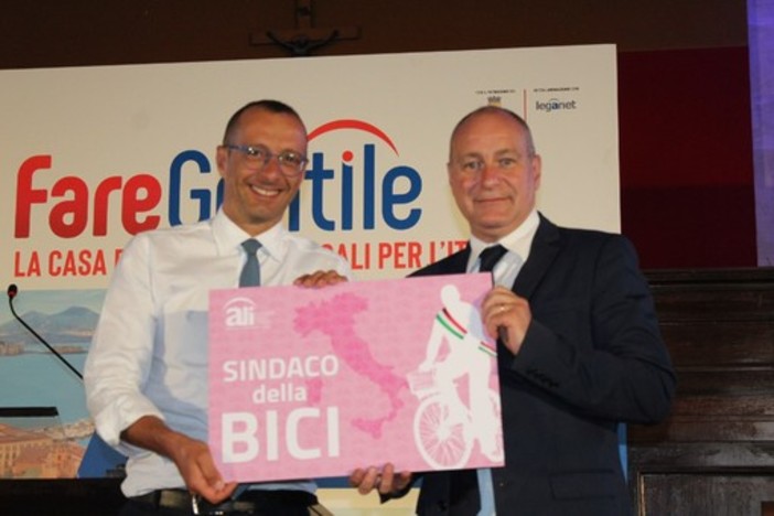 Collegno e Pesaro, due città unite nel segno della bicicletta Collegno e Pesaro, due città unite nel segno della bicicletta