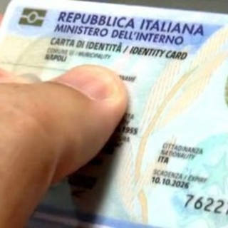 Carta d’identità senza microchip, denunciato un 19enne