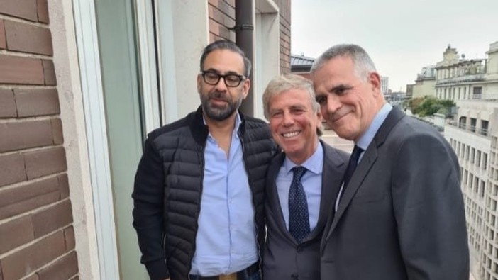 Da sinistra: il rappresentante per l'Europa di "777 Partners", Andrés Blasquez, l'ex presidente Preziosi e il presidente Zangrillo il giorno del closing