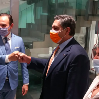 Vaccinazione ai turisti, Toti: "Non influisce con le categorie prioritarie e col piano nazionale" Vaccinazione ai turisti, Toti: "Non influisce con le categorie prioritarie e col piano nazionale"