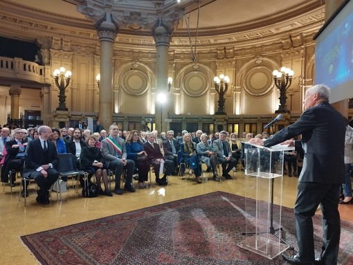 Fisco, il presidente di Confcommercio promuove la manovra del governo: "Taglia le tasse e combatte l'elusione"