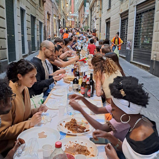 Aggiungi un posto a tavola, in quattromila per la Cena Condivisa nel Centro Storico
