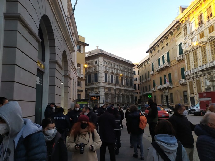 Green pass e mascherine, 24 le sanzioni ieri a Genova, proseguono i controlli