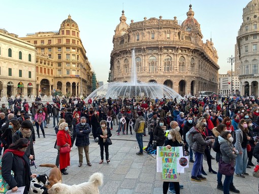 Lavoratori dello spettacolo di nuovo in piazza per chiedere attenzione al mondo della cultura: "Un anno senza arte" (VIDEO) Lavoratori dello spettacolo di nuovo in piazza per chiedere attenzione al mondo della cultura: "Un anno senza arte" (VIDEO)