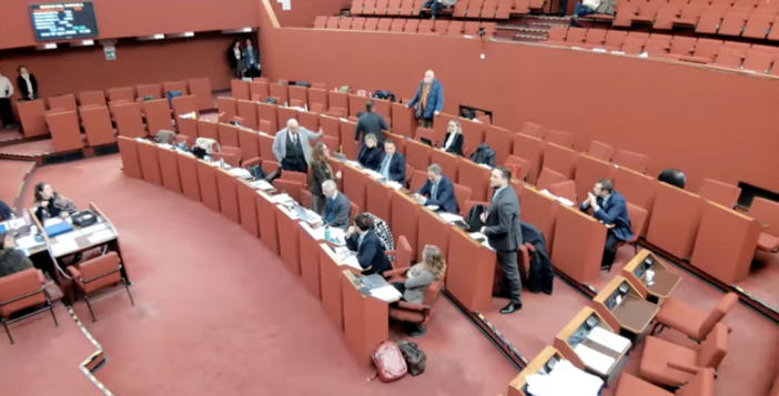 Scontro in Consiglio comunale, centrodestra contro Salis: "La maggioranza fugge dall’aula per evitare di rispondere alle frasi su Israele"