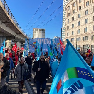 Sciopero contro la manovra, in migliaia in piazza anche a Genova