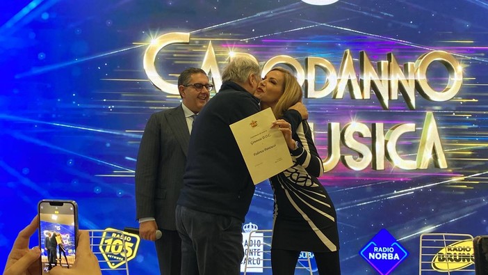 Federica Panicucci e il rito della focaccia nel cappuccino: “Sarà un Capodanno super”