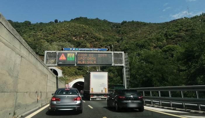 Traffico in tilt sulla A10: code tra Spotorno e Albisola e tra Varazze e Savona (FOTO)
