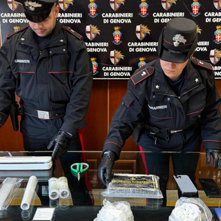 Fermato con la cocaina durante un controllo, in casa aveva 1,2 chili di droga nascosti in un cuscino: arrestato
