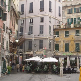 Caruggi: restaurate le prime sei edicole votive nel centro storico, pronti i tour ‘Regina di Genova’