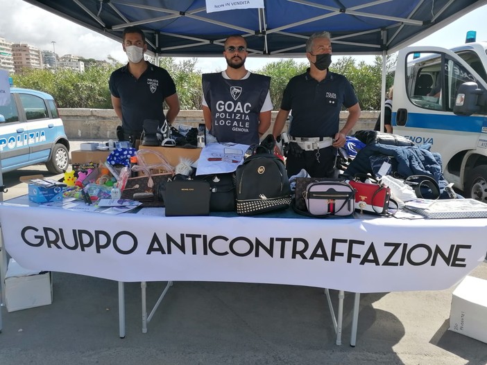 Polizia Locale, campagna anticontraffazione “Nella rete del falso”: oggi stand al Salone Nautico con dimostrazioni e materiali informativi