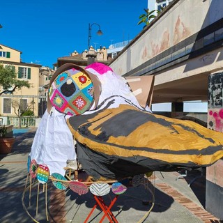 Gran finale di Carnevale: i "mostri" invadono il centro per scacciare la paura