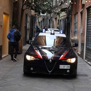 Blitz nei vicoli, sorpresi a spacciare crack: due arresti tra i caruggi della Maddalena Blitz nei vicoli, sorpresi a spacciare crack: due arresti tra i caruggi della Maddalena