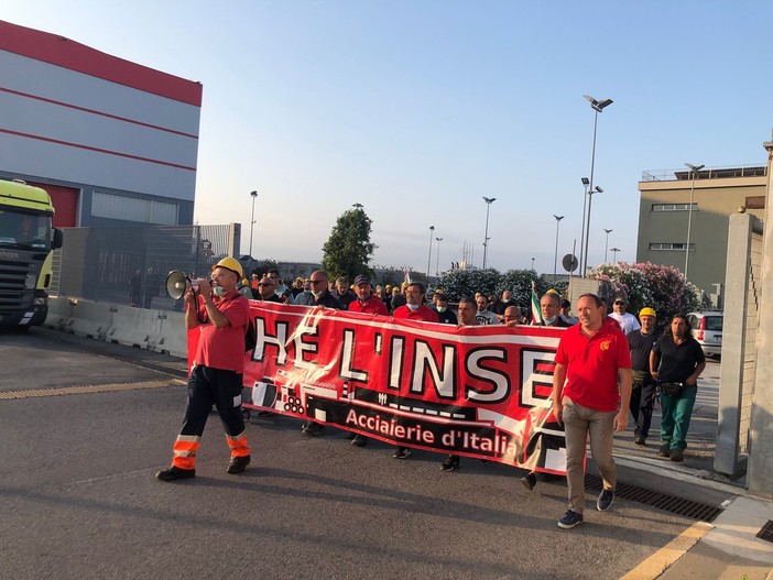 Ex Ilva, domani assemblea dei lavoratori e possibile corteo: "Il tempo è scaduto"