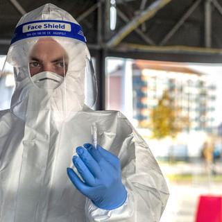 Coronavirus, cresce il tasso di positività ma cala sempre la pressione ospedaliera in Liguria