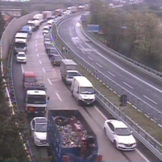 Camion si intraversa tra Albisola e Savona: riaperto il tratto sulla A10 (FOTO)