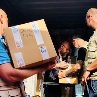 "Che festival" a Genova: niente soldi per il biglietto, ma generi di prima necessità