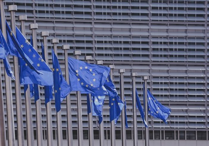 Bilancio dell'UE per il 2021-2027: la Commissione plaude all'accordo provvisorio sui finanziamenti a sostegno dell'ambiente e dell'azione per il clima Bilancio dell'UE per il 2021-2027: la Commissione plaude all'accordo provvisorio sui finanziamenti a sostegno dell'ambiente e dell'azione per il clima
