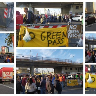 Green pass, quarto giorno di protesta dei portuali, un lavoratore: &quot;Resto fino al 31 dicembre, per vivere mi venderò l'auto&quot; (FOTO)