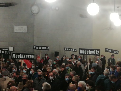 Commemorazione degli ebrei genovesi deportati: "Non può esserci presente senza memoria" (FOTO e VIDEO)