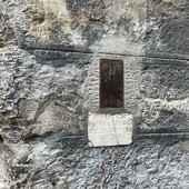 Meraviglie e leggende di Genova - Quelle cassette per la carità nascoste tra le mura dei vicoli Meraviglie e leggende di Genova - Quelle cassette per la carità nascoste tra le mura dei vicoli