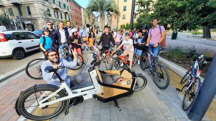 Cornigliano, i bambini delle classi quinte vanno a scuola in bicicletta