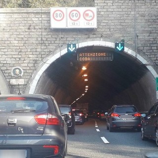 Traffico intenso sulle autostrade liguri: code su A12, A10 e A26. Atteso bollino rosso per Pasquetta