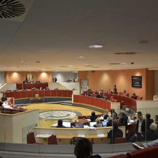 Le opposizioni all'attacco di Toti e Viale assenti al primo consiglio regionale in aula