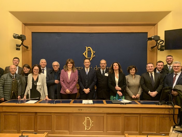 Consumatori, Cavo (Noi Moderati): "Inserire nella Costituzione la loro tutela"