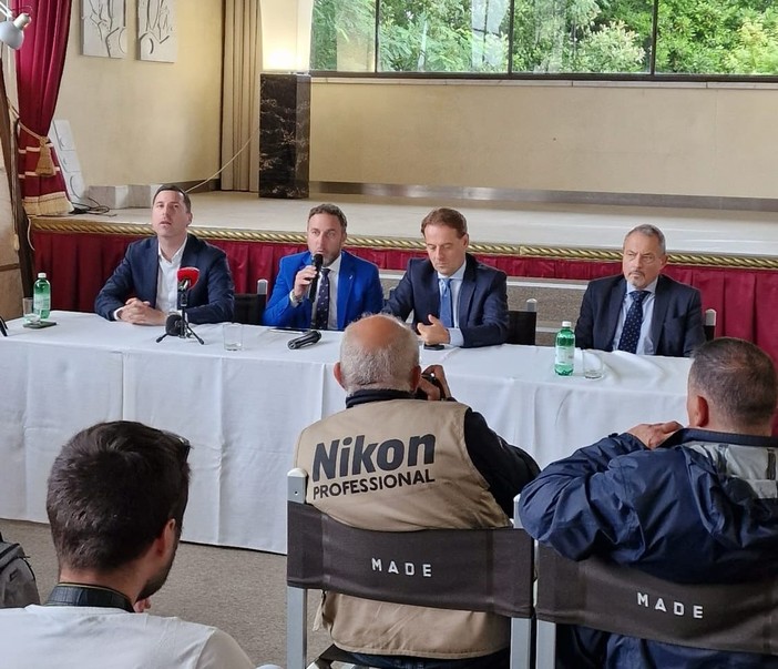 Caso corruzione in Liguria, Toti incontra Piana, Giampedrone e Scajola: “Niente dimissioni, ha diritto e dovere di tornare a governare” Caso corruzione in Liguria, Toti incontra Piana, Giampedrone e Scajola: “Niente dimissioni, ha diritto e dovere di tornare a governare”