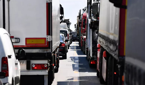 Autostrada A12, maxi-tamponamento in galleria: coinvolti sette veicoli
