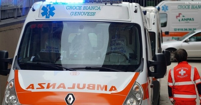 Valigetta sospetta davanti a una banca in via Ceccardi, ma era un falso allarme